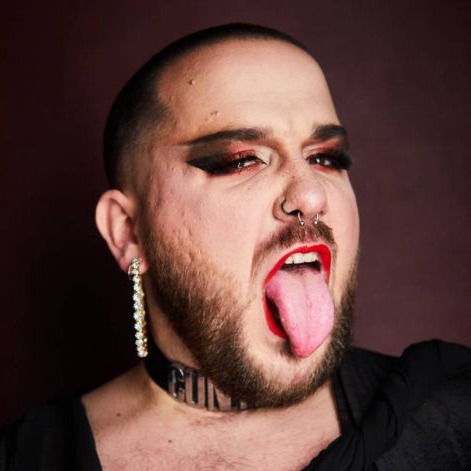 Portrait of performer La Cuntessa on the DRAGRIFT panel